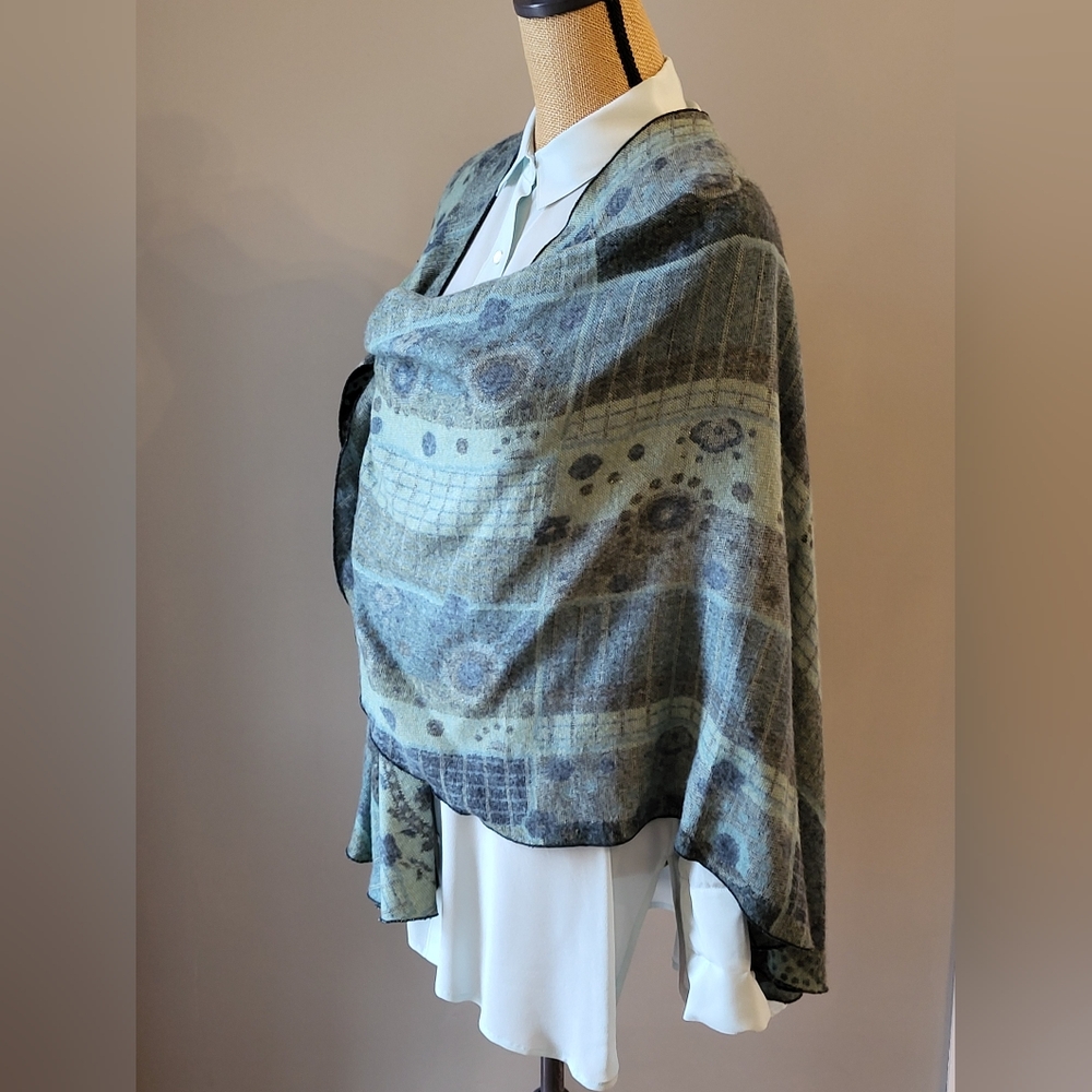 Cashmere Shawl/Wrap In Seafoam/Teal/Charcoal Geometric Design One Size - Picture 4 of 9